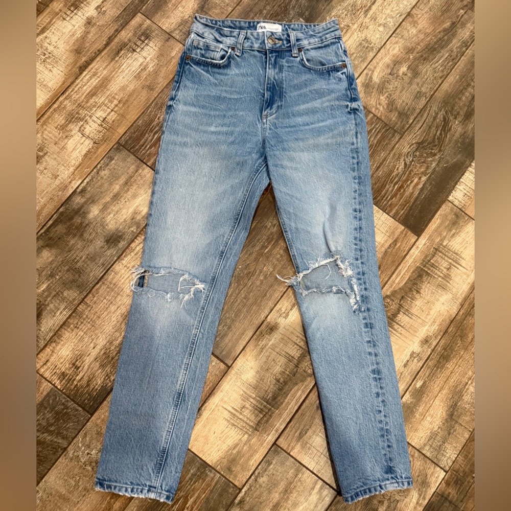 Zara Ripped Knee Straight Leg Jeans Size 2